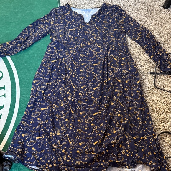 Boden Dresses & Skirts - Boden Navy and Gold Floral Midi Dress